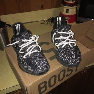 Yeezy boost 350 v2 black reflective